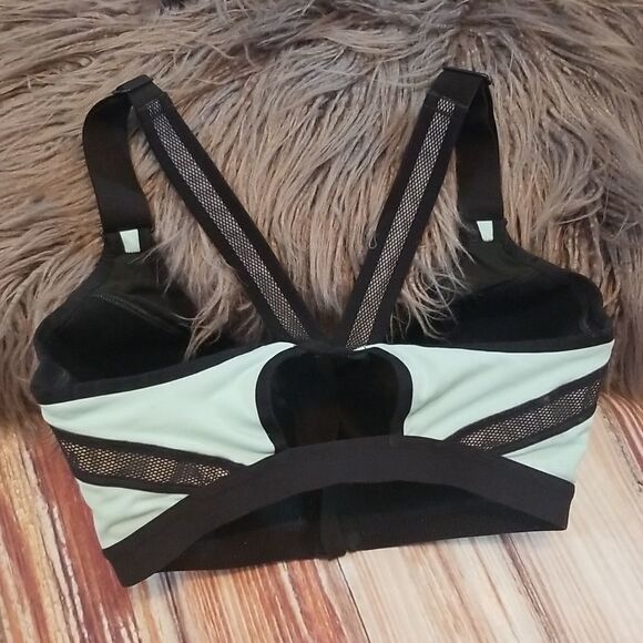 VICTORIA'S Sport front zip sports bra - Picture 5 of 9